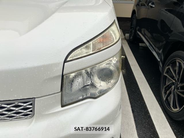 Toyota VOXY 2011-12 8782578-12