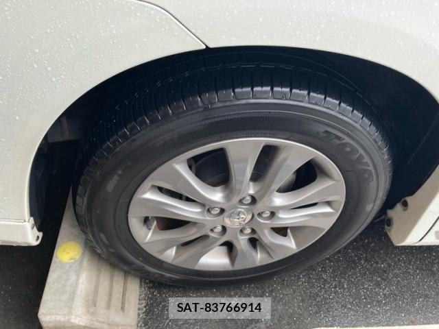 Toyota VOXY 2011-12 8782578-13