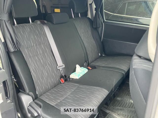 Toyota VOXY 2011-12 8782578-6