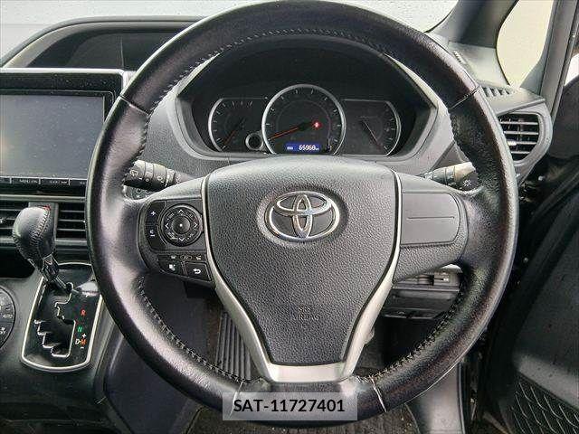 Toyota VOXY 2015-11 8782571-9