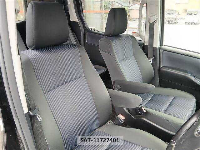 Toyota VOXY 2015-11 8782571-10