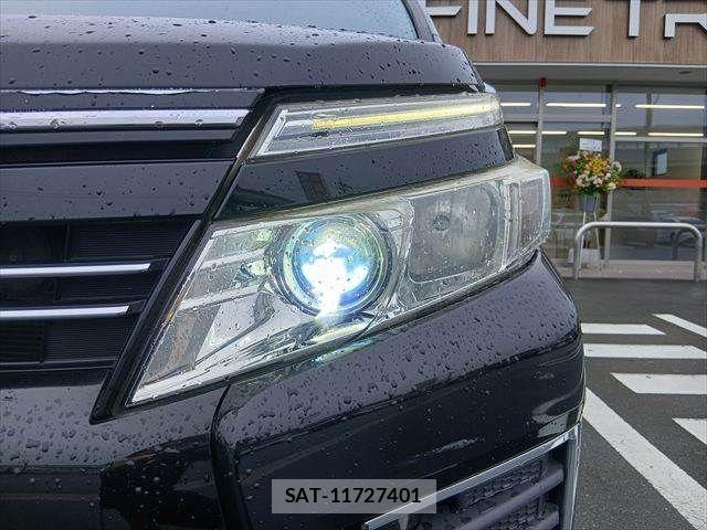 Toyota VOXY 2015-11 8782571-14