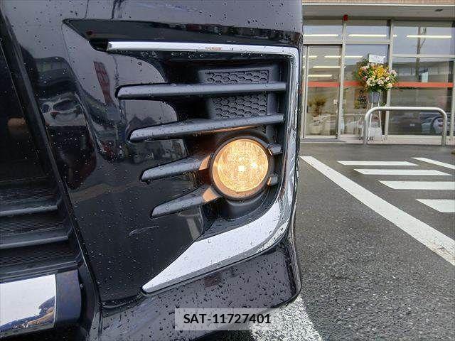 Toyota VOXY 2015-11 8782571-15