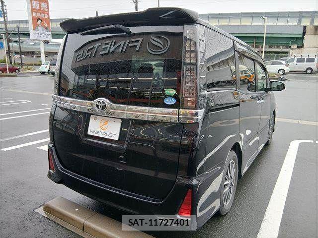 Toyota VOXY 2015-11 8782571-20