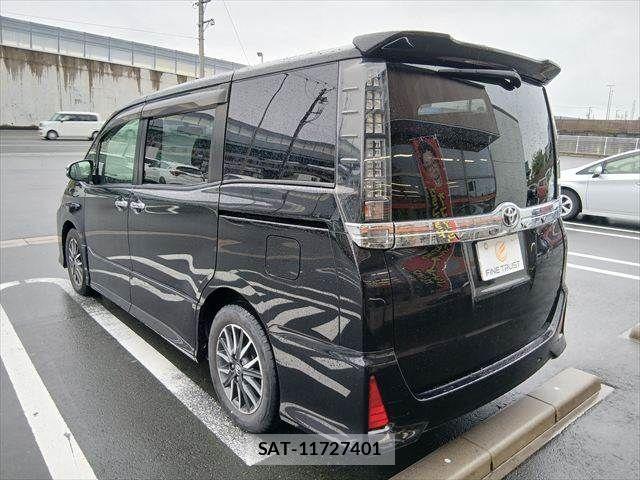 Toyota VOXY 2015-11 8782571-22
