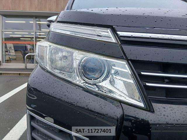 Toyota VOXY 2015-11 8782571-26
