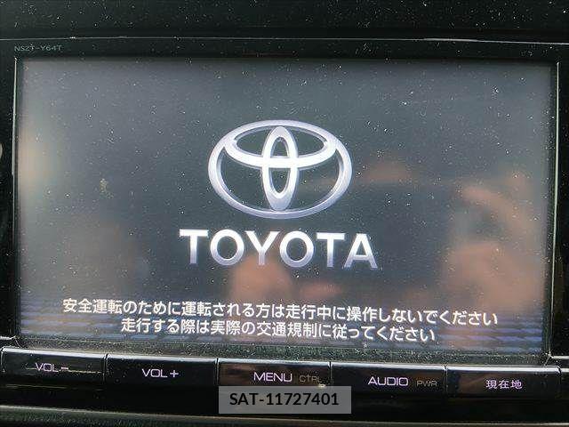 Toyota VOXY 2015-11 8782571-3