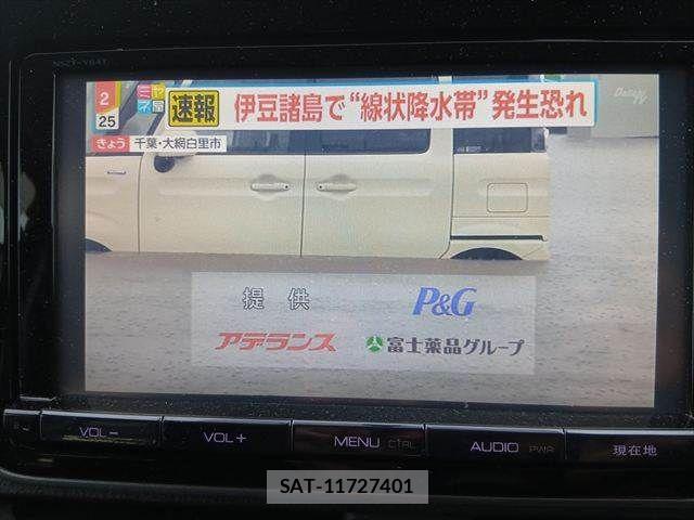 Toyota VOXY 2015-11 8782571-4