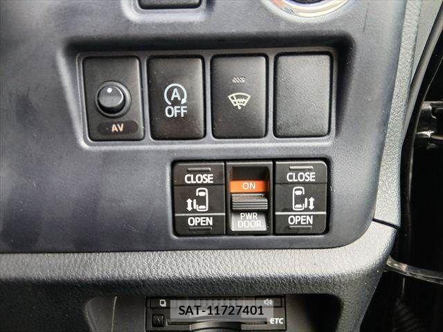 Toyota VOXY 2015-11 8782571-8