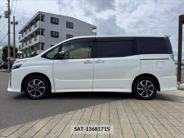 Toyota VOXY 2018-03 8782568-10