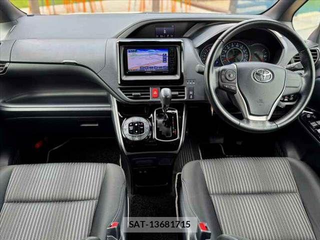 Toyota VOXY 2018-03 8782568-1