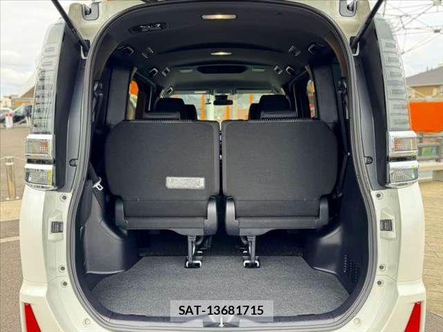 Toyota VOXY 2018-03 8782568-19