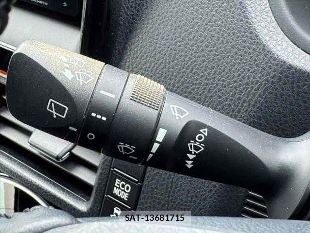 Toyota VOXY 2018-03 8782568-23