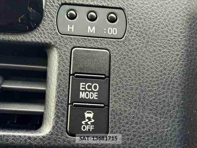 Toyota VOXY 2018-03 8782568-24