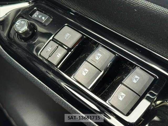 Toyota VOXY 2018-03 8782568-25