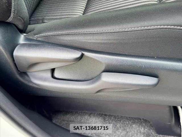 Toyota VOXY 2018-03 8782568-29