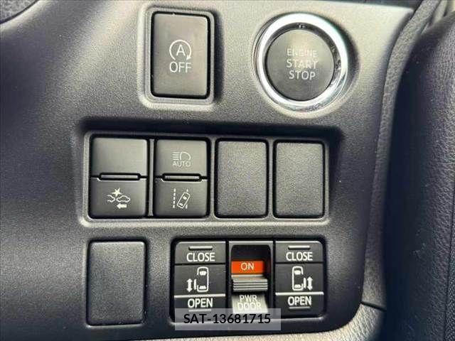 Toyota VOXY 2018-03 8782568-4