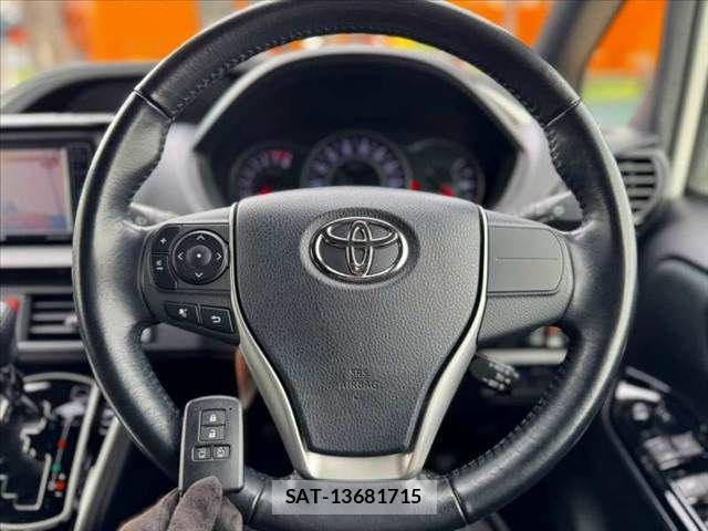 Toyota VOXY 2018-03 8782568-5