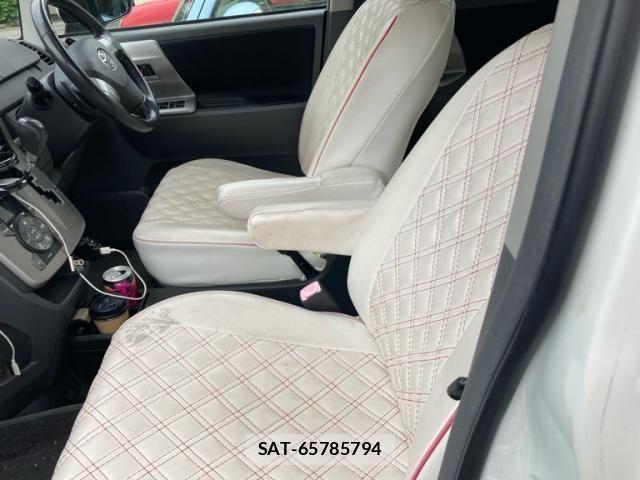 Toyota VOXY 2007-11 8782580-11