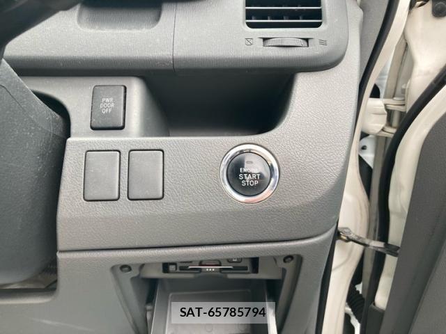 Toyota VOXY 2007-11 8782580-13