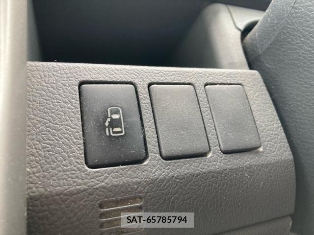 Toyota VOXY 2007-11 8782580-14