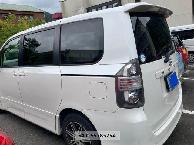 Toyota VOXY 2007-11 8782580-3