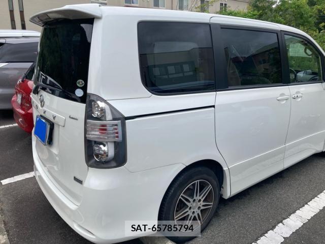 Toyota VOXY 2007-11 8782580-4