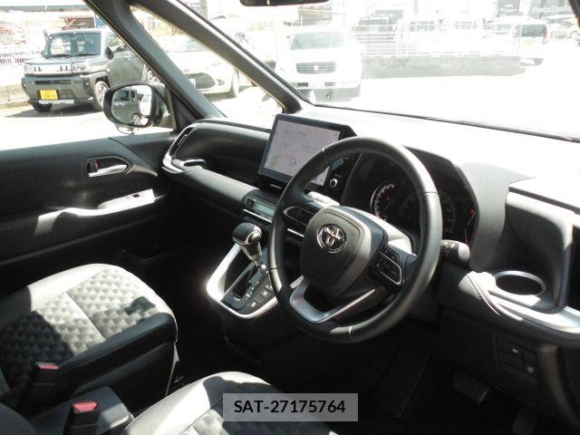 Toyota VOXY 2024-07 8782550-1