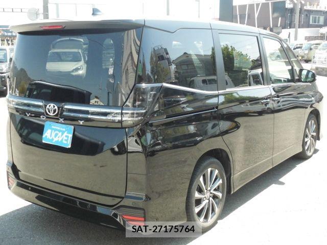 Toyota VOXY 2024-07 8782550-4