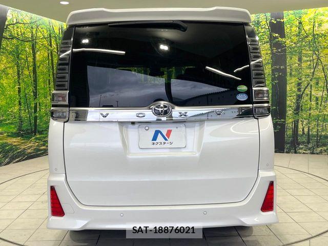 Toyota VOXY 2019-01 8782573-15