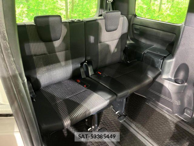 Toyota VOXY 2017-08 8782569-9