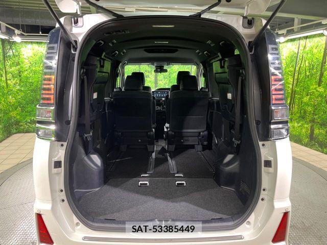 Toyota VOXY 2017-08 8782569-10