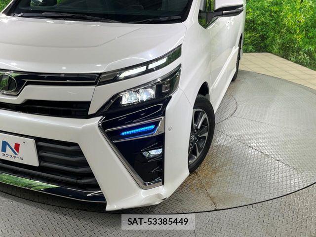 Toyota VOXY 2017-08 8782569-12