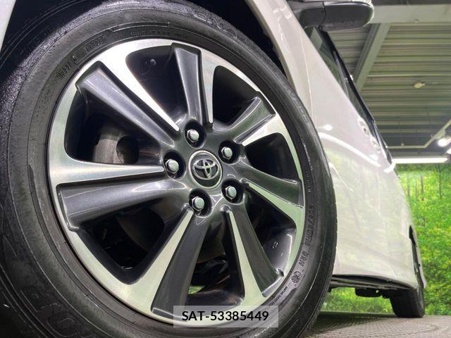 Toyota VOXY 2017-08 8782569-13