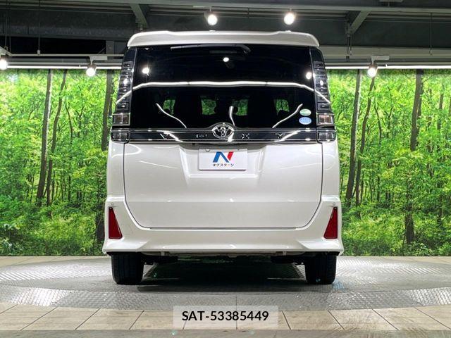 Toyota VOXY 2017-08 8782569-15