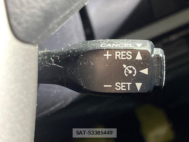 Toyota VOXY 2017-08 8782569-6