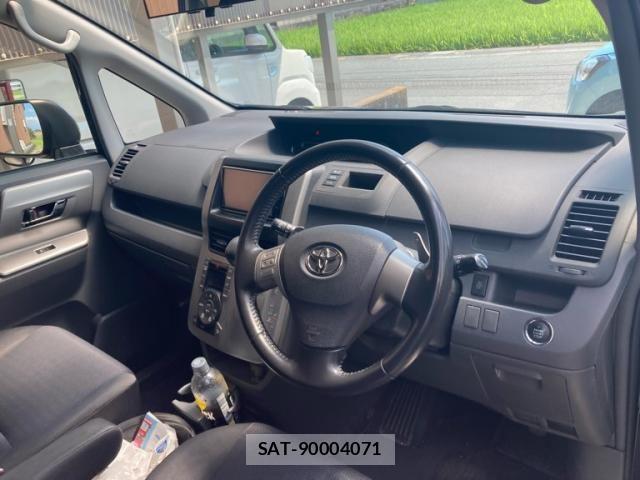 Toyota VOXY 2010-05 8782583-10