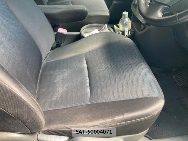 Toyota VOXY 2010-05 8782583-12
