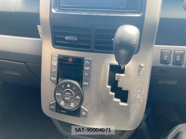 Toyota VOXY 2010-05 8782583-16
