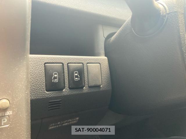 Toyota VOXY 2010-05 8782583-21