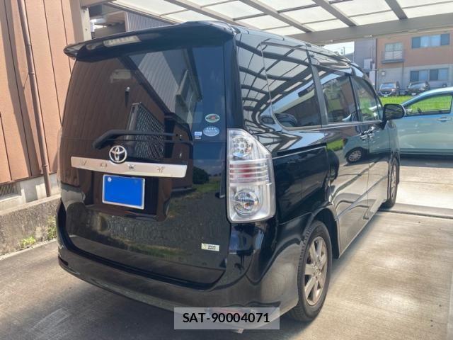 Toyota VOXY 2010-05 8782583-3