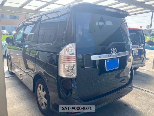 Toyota VOXY 2010-05 8782583-4