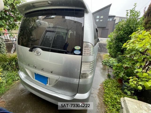 Toyota VOXY 2004-12 8782582-5