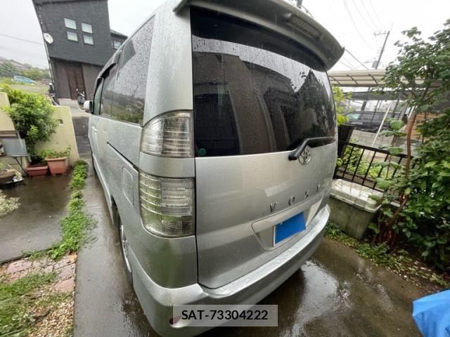 Toyota VOXY 2004-12 8782582-6
