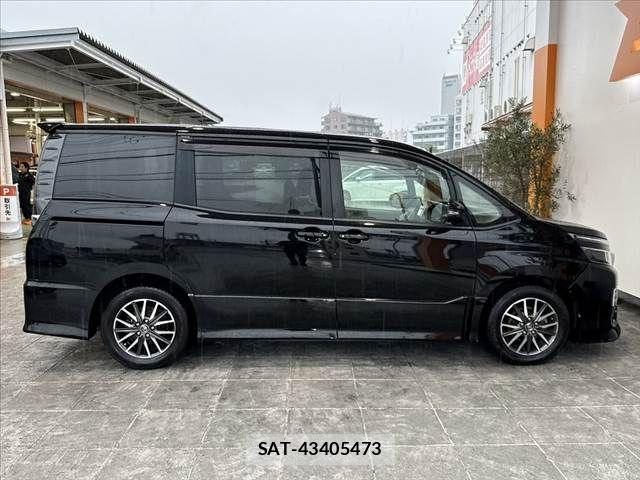 Toyota VOXY 2014-07 8782575-11