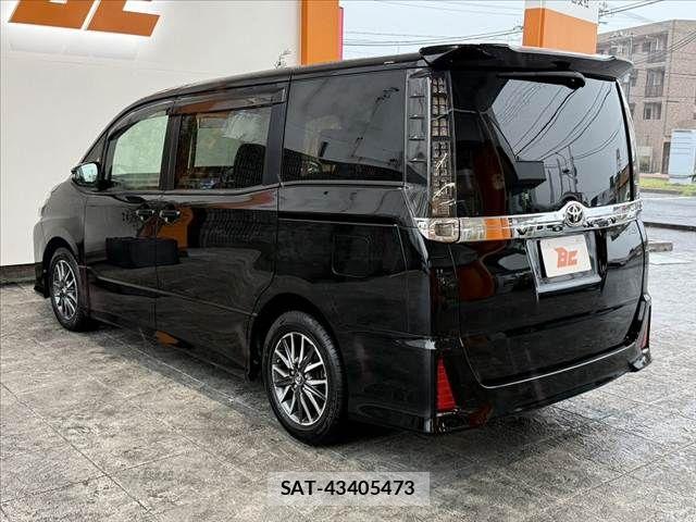 Toyota VOXY 2014-07 8782575-12