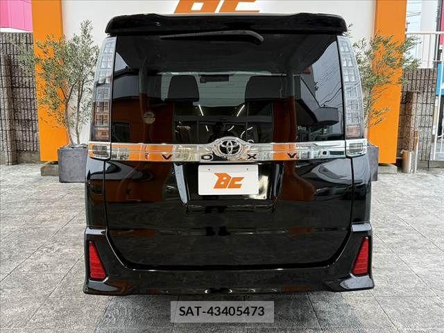 Toyota VOXY 2014-07 8782575-13