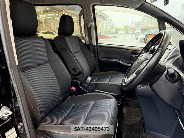 Toyota VOXY 2014-07 8782575-15