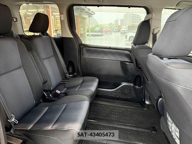 Toyota VOXY 2014-07 8782575-17