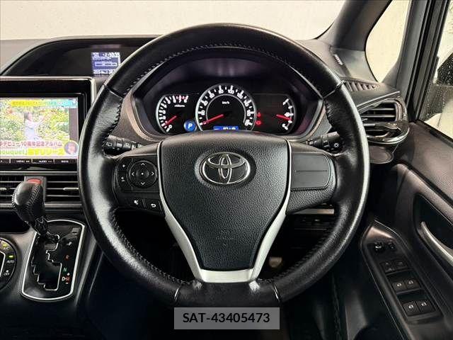 Toyota VOXY 2014-07 8782575-22